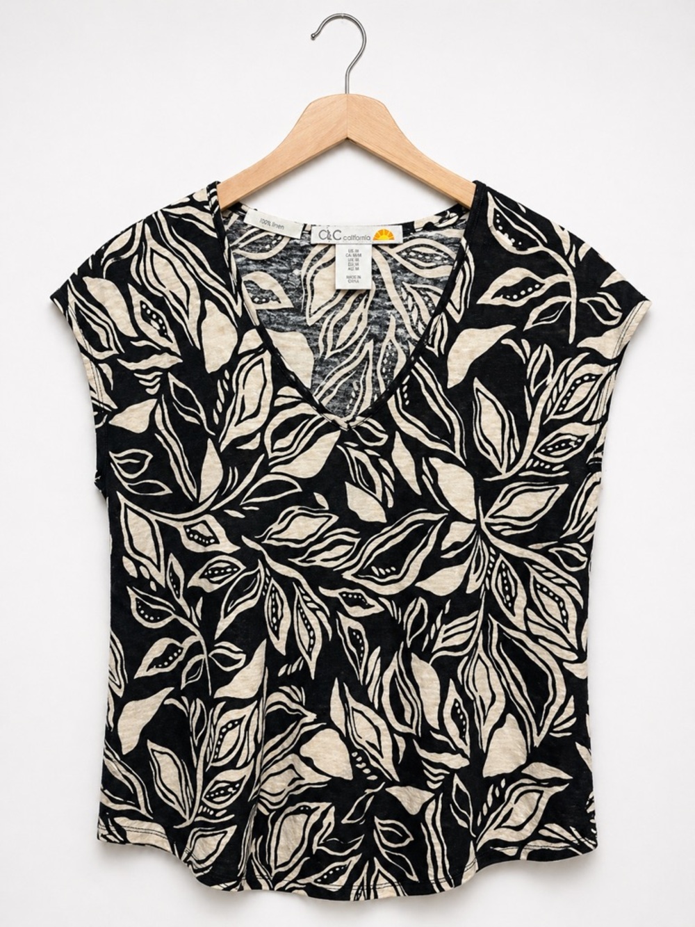 C&C California 100% Linen Black & Cream Leaf Print V-Neck Top (225)